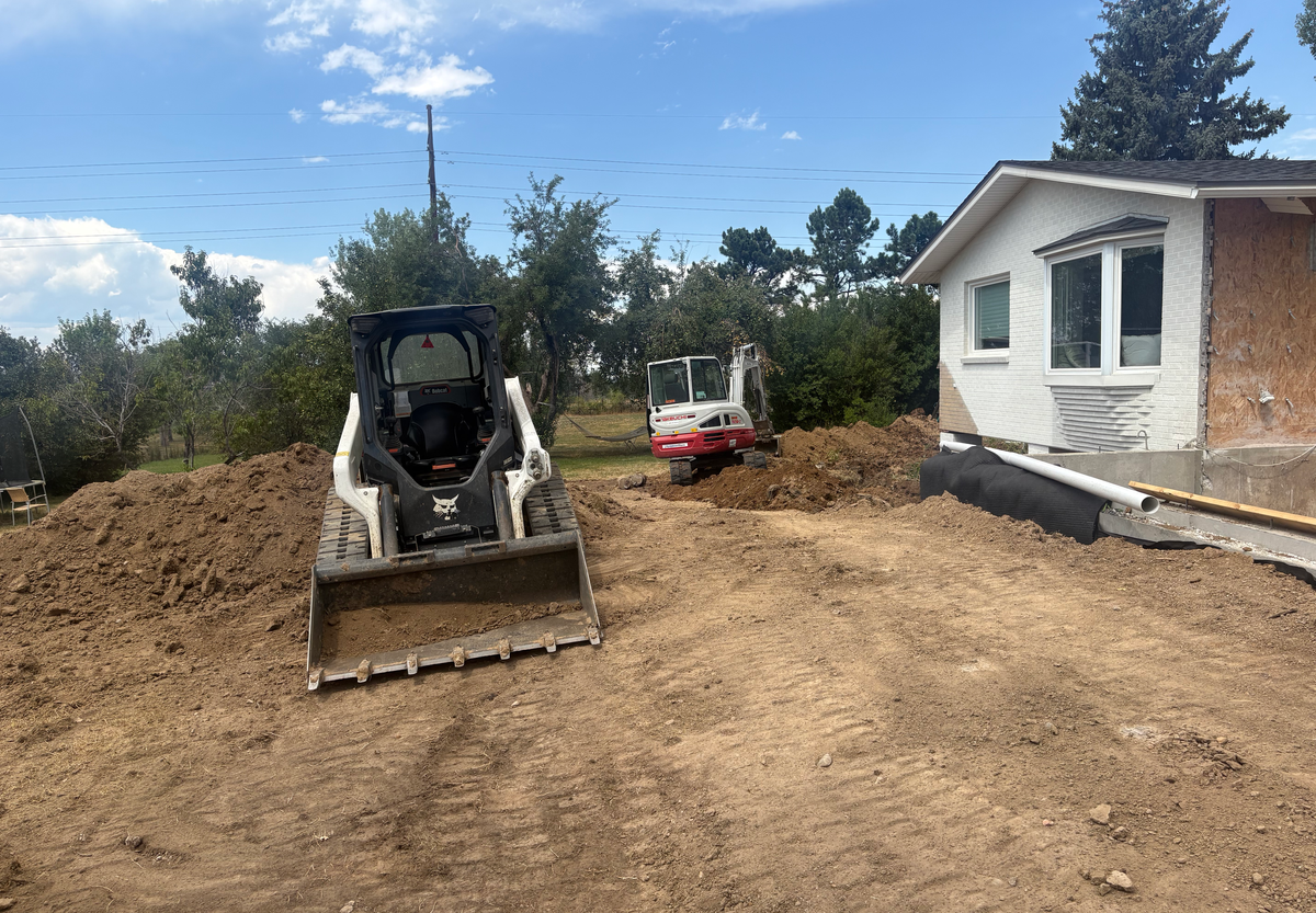 Finished crawlspace with vapor barrier